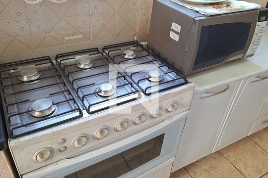 Cozinha de apartamento para alugar com 1 quarto, 70m² em Guilhermina, Praia Grande