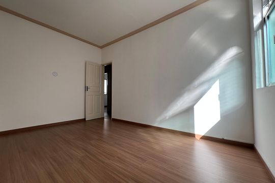 Sala de apartamento para alugar com 3 quartos, 63m² em Centro, Juiz de Fora
