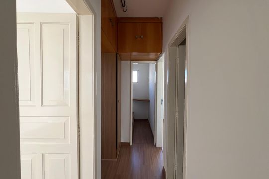 Corredor de apartamento para alugar com 3 quartos, 63m² em Centro, Juiz de Fora