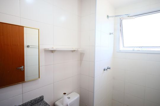 Banheiro de apartamento para alugar com 2 quartos, 46m² em Novo Osasco, Osasco