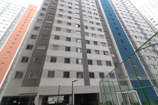 Fachada do bloco de apartamento para alugar com 2 quartos, 33m² em Jardim Sabara, São Paulo
