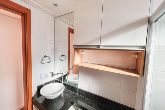 Banheiro de apartamento para alugar com 2 quartos, 47m² em Jardim Iris, São Paulo
