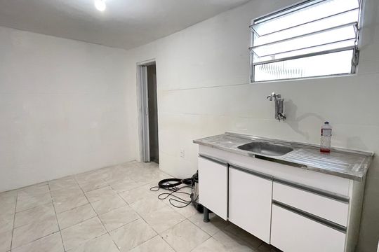 Cozinha de casa para alugar com 1 quarto, 60m² em Jardim Luísa, São Paulo