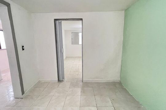 Quarto 2 de casa para alugar com 1 quarto, 60m² em Jardim Luísa, São Paulo