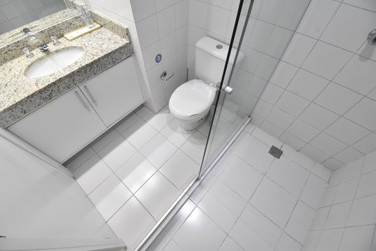 Banheiro do Studio de kitnet/studio para alugar com 1 quarto, 27m² em Centro, Curitiba