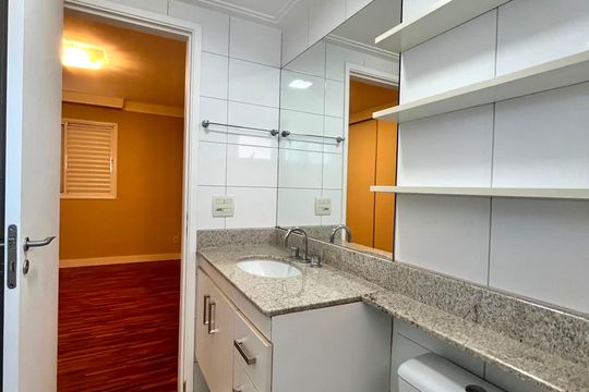 Banheiro da Suíte de apartamento à venda com 3 quartos, 87m² em Parque Prado, Campinas