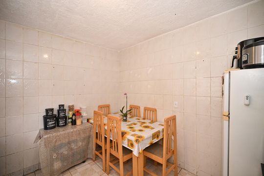 Cozinha de casa à venda com 2 quartos, 70m² em Jardim Inga, São Paulo