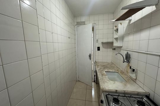 Cozinha de apartamento para alugar com 1 quarto, 35m² em Itararé, São Vicente