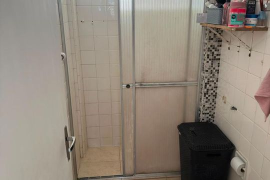 Banheiro de apartamento para alugar com 1 quarto, 35m² em Itararé, São Vicente