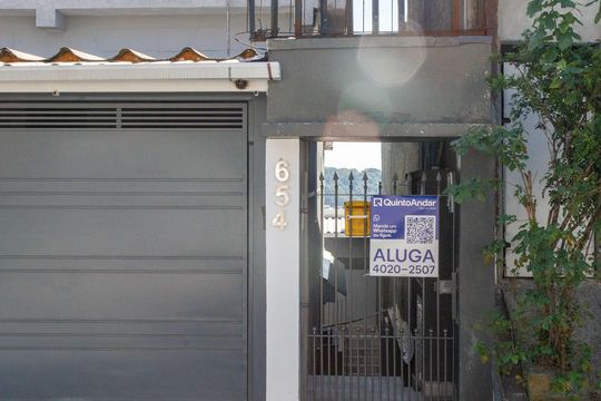 Fachada de casa para alugar com 2 quartos, 65m² em Campanário, Diadema