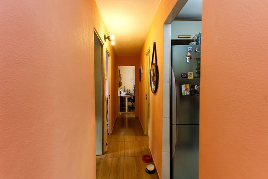 corredor de apartamento à venda com 3 quartos, 58m² em Parque Pinheiros, Taboão da Serra