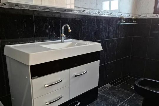 Banheiro de casa à venda com 4 quartos, 200m² em Jardim Gianetti, São Paulo