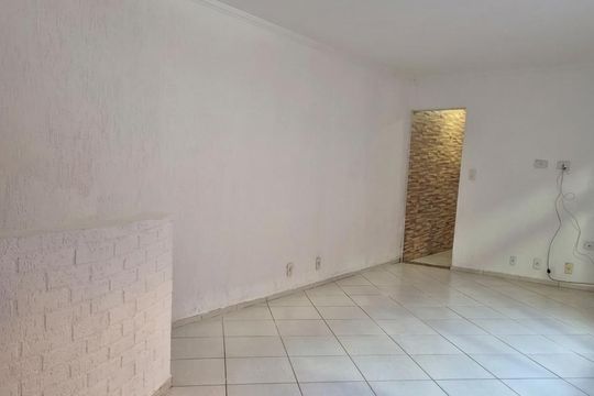 Sala de casa à venda com 4 quartos, 200m² em Jardim Gianetti, São Paulo