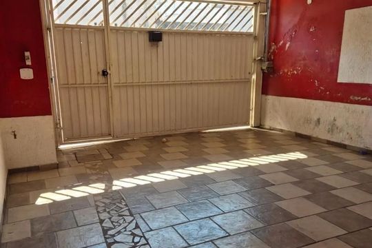 Garagem de casa à venda com 4 quartos, 200m² em Jardim Gianetti, São Paulo