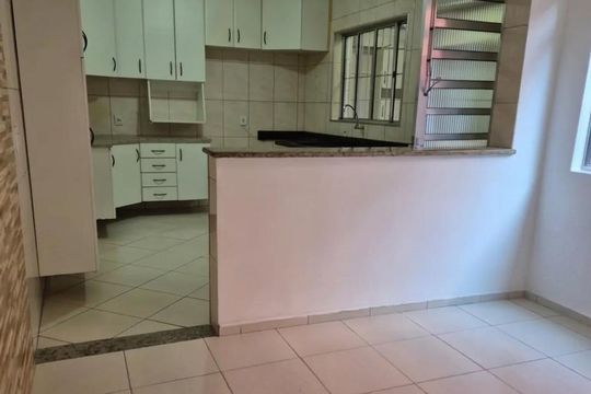 Cozinha de casa à venda com 4 quartos, 200m² em Jardim Gianetti, São Paulo