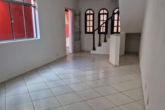 Casa à venda com 4 quartos, 200m² em Jardim Gianetti, São Paulo