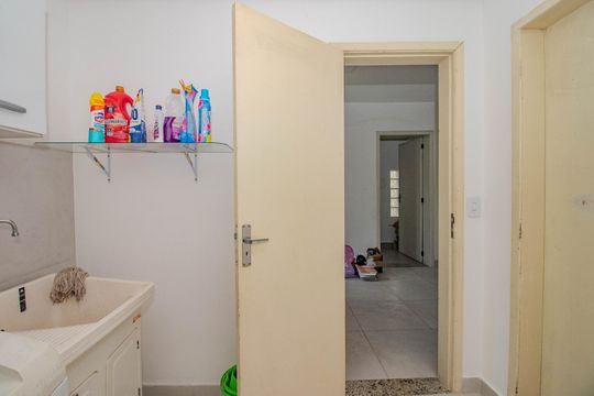 Área de serviço de casa à venda com 4 quartos, 300m² em Jardim Sabará, Porto Alegre