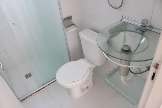 Banheiro de apartamento para alugar com 2 quartos, 45m² em Água Branca, São Paulo