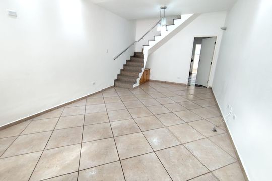 Casa à venda com 2 quartos, 130m² em Vila Bertioga, São Paulo
