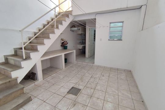 Casa à venda com 2 quartos, 130m² em Vila Bertioga, São Paulo