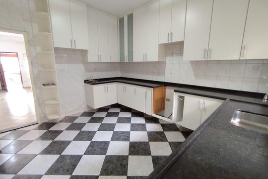 Casa à venda com 2 quartos, 130m² em Vila Bertioga, São Paulo