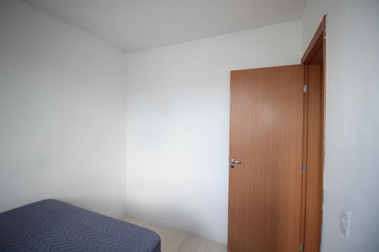 Quarto 2 de apartamento para alugar com 2 quartos, 44m² em Humaitá, Porto Alegre