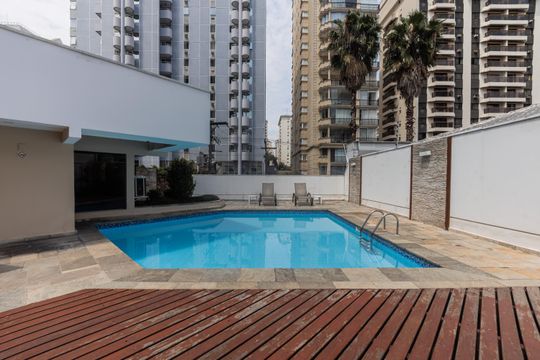 Piscina de kitnet/studio à venda com 1 quarto, 42m² em Cerqueira César, São Paulo