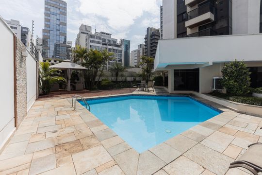 Piscina de kitnet/studio à venda com 1 quarto, 42m² em Cerqueira César, São Paulo