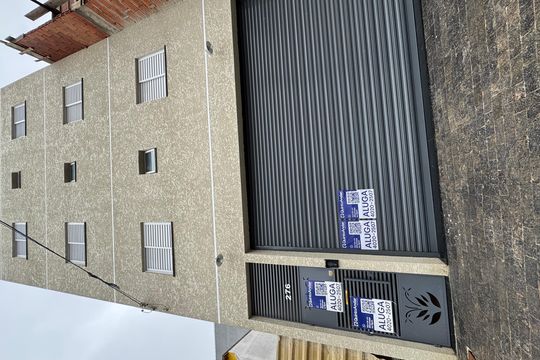 Fachada com PLACA GRANDE de apartamento para alugar com 2 quartos, 45m² em Jardim Maria Beatriz, Carapicuíba