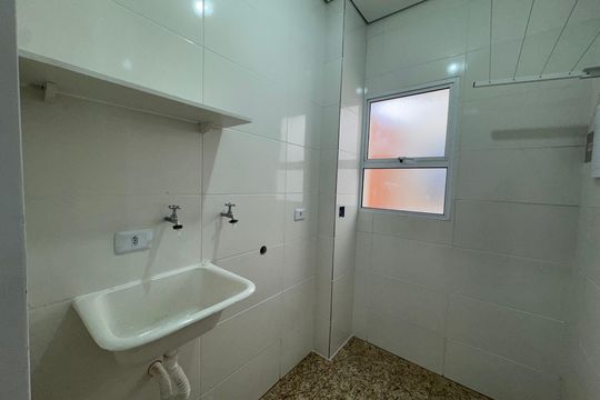Área de serviço de apartamento para alugar com 2 quartos, 45m² em Jardim Maria Beatriz, Carapicuíba