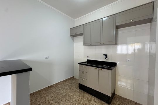 Cozinha de apartamento para alugar com 2 quartos, 45m² em Jardim Maria Beatriz, Carapicuíba