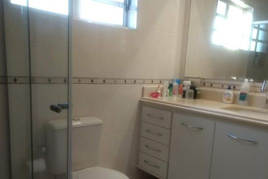 Banheiro de casa à venda com 3 quartos, 150m² em Jardim Los Angeles, São Paulo