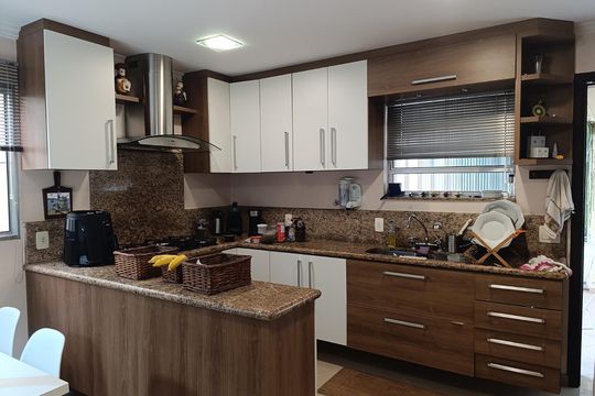 Cozinha de casa à venda com 3 quartos, 150m² em Jardim Los Angeles, São Paulo