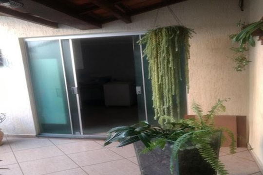 Área externa de casa à venda com 3 quartos, 150m² em Jardim Los Angeles, São Paulo
