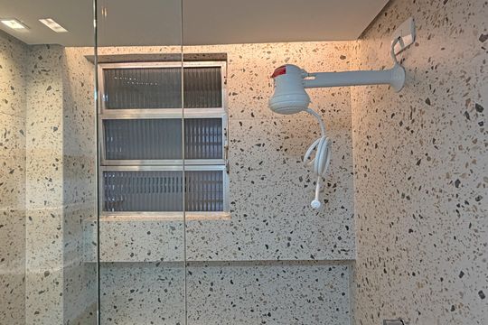 Banheiro de apartamento para alugar com 1 quarto, 42m² em Aparecida, Santos