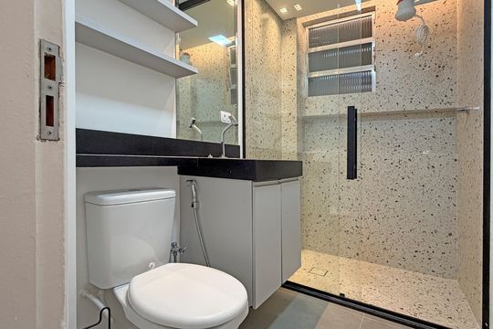 Banheiro de apartamento para alugar com 1 quarto, 42m² em Aparecida, Santos