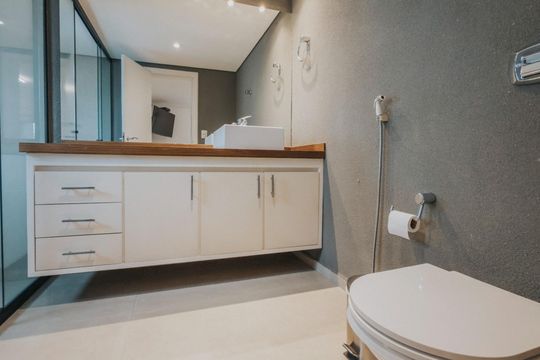 Banheiro de apartamento à venda com 4 quartos, 232m² em Vila Morumbi, São Paulo