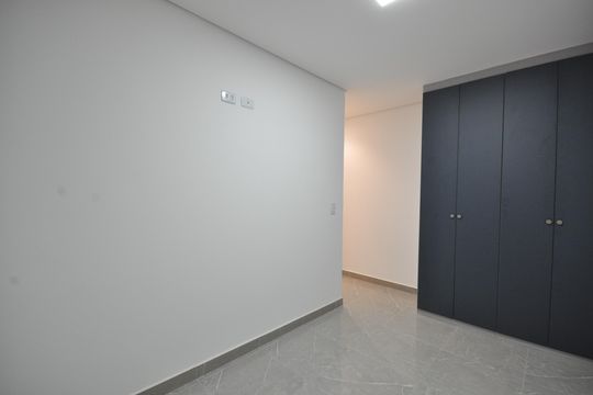 Quarto de apartamento à venda com 1 quarto, 30m² em Parque Vitoria, São Paulo