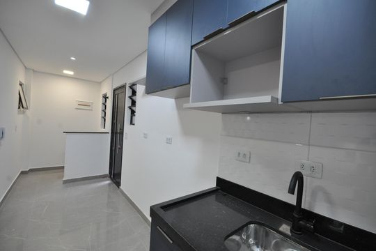 Cozinha de apartamento à venda com 1 quarto, 30m² em Parque Vitoria, São Paulo
