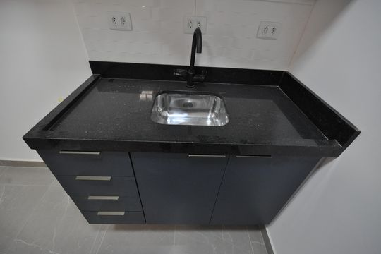 Cozinha de apartamento à venda com 1 quarto, 30m² em Parque Vitoria, São Paulo