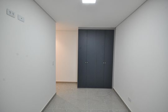 Quarto de apartamento à venda com 1 quarto, 30m² em Parque Vitoria, São Paulo