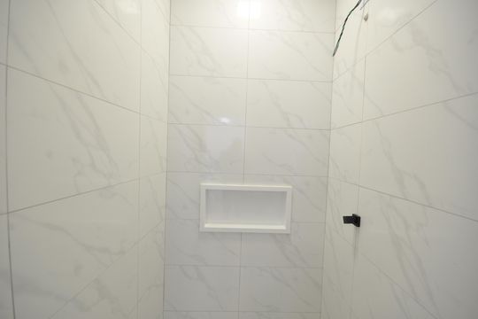 Banheiro de apartamento à venda com 1 quarto, 30m² em Parque Vitoria, São Paulo
