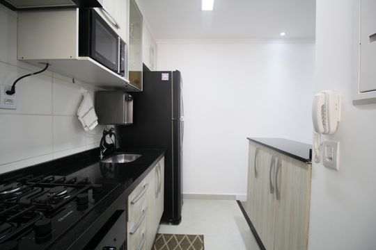 Cozinha de apartamento à venda com 2 quartos, 51m² em Jardim Monte Alegre, Taboão da Serra