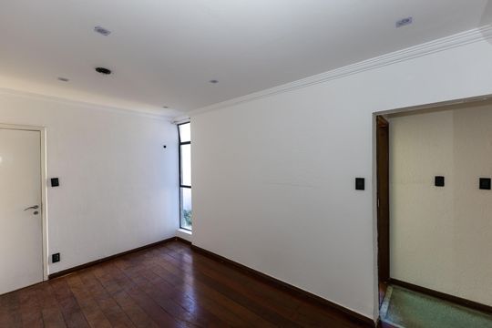 Sala 1 de apartamento para alugar com 2 quartos, 60m² em São Pedro, Belo Horizonte