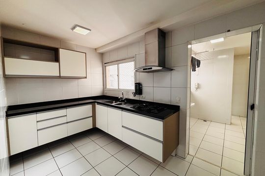 Cozinha de apartamento à venda com 4 quartos, 243m² em Alphaville Industrial, Barueri