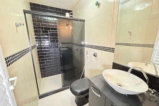 Banheiro de casa para alugar com 2 quartos, 75m² em Osvaldo Cruz, Rio de Janeiro