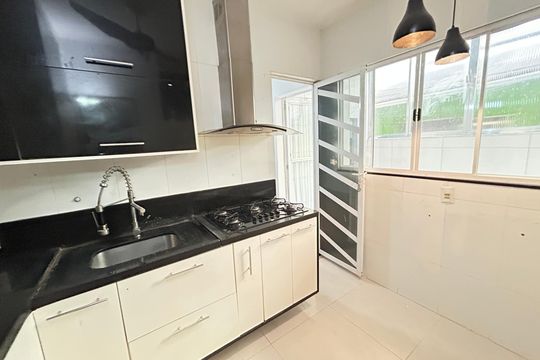 Cozinha de casa para alugar com 2 quartos, 75m² em Osvaldo Cruz, Rio de Janeiro