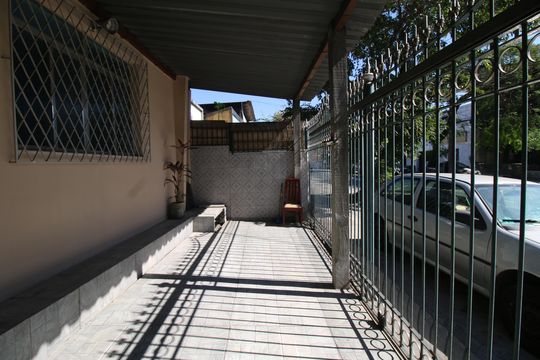 Garagem de casa para alugar com 2 quartos, 76m² em Penha, Rio de Janeiro