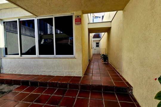 Casa à venda com 4 quartos, 155m² em Vila Brasilina, São Paulo