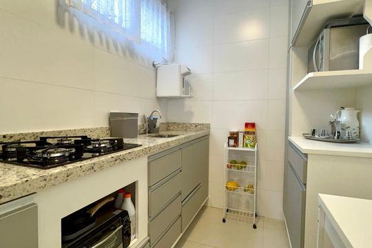 Cozinha de apartamento para alugar com 1 quarto, 41m² em Pinheiros, São Paulo